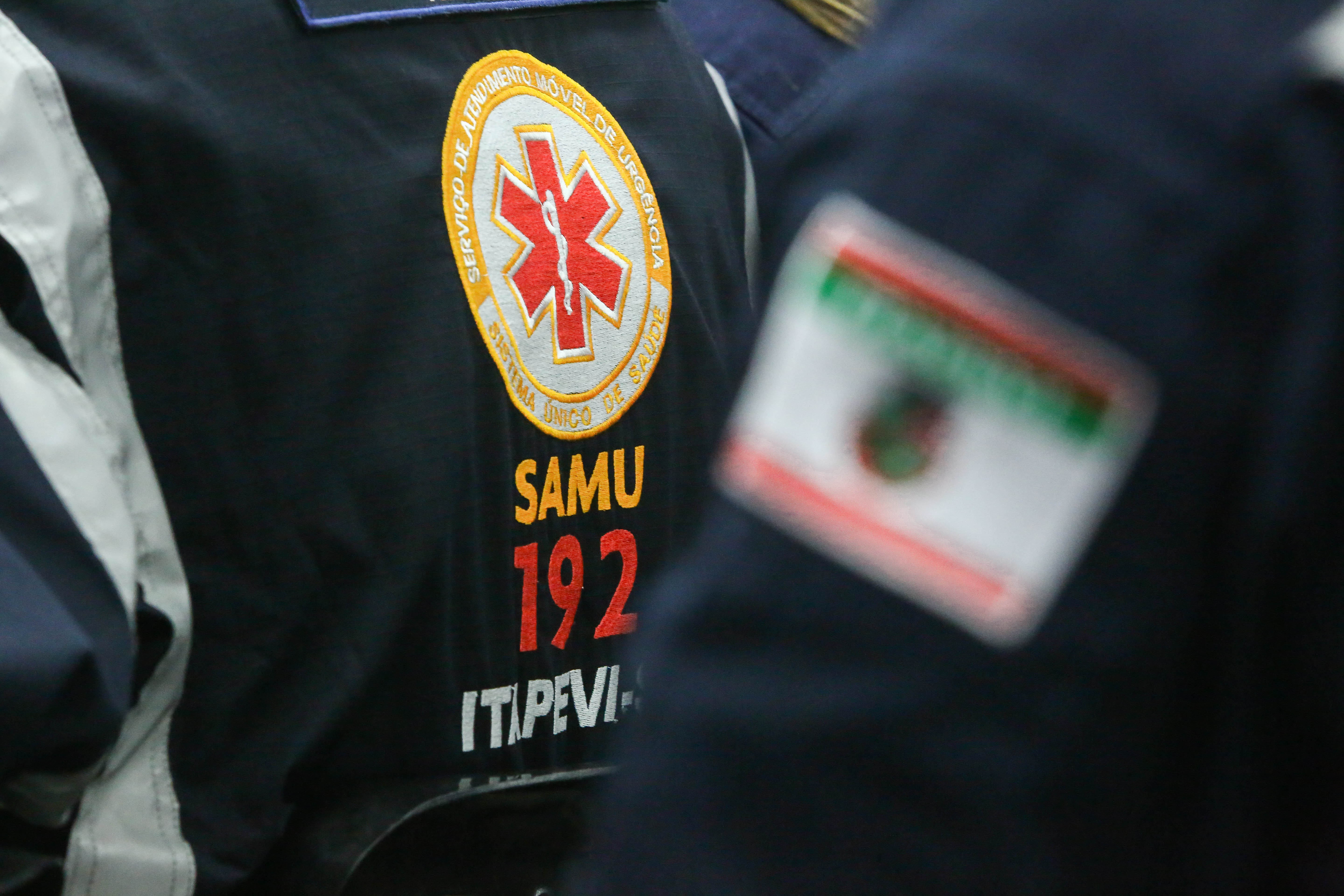 Prefeitura entrega 81 novos uniformes aos profissionais do SAMU